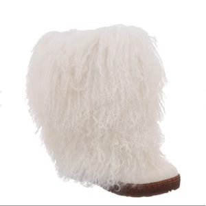 NWOT BEARPAW Boetis II Genuine Sheepskin Boots